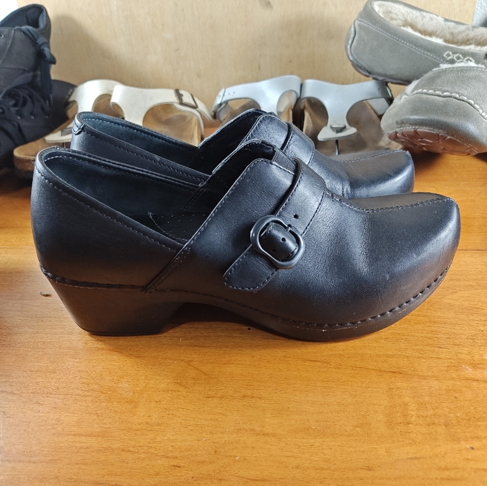 Dansko Solstice Black Leather Split Toe Button Strap Clog – Women’s Size 39 - Picture 7 of 12